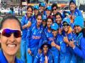 VIDEO- महिला टीमचं मुंबई विमानतळावर शानदार स्वागत - Marathi News | Indian Women's Cricket team arrives in India to grand welcome | Latest cricket News at Lokmat.com